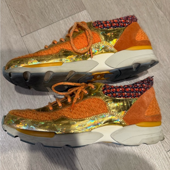 CHANEL Shoes - CHANEL Gold and Orange Interior Detail